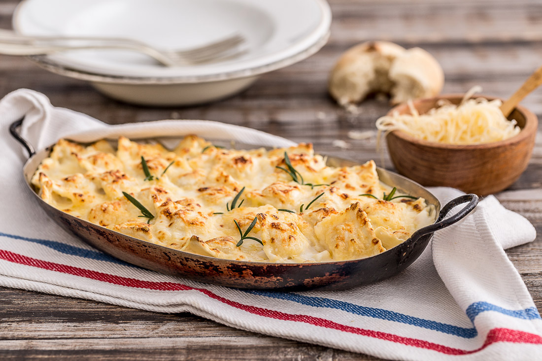 Ravioles de salame y muzzarella con salsa Alfredo gratinada - La Italiana